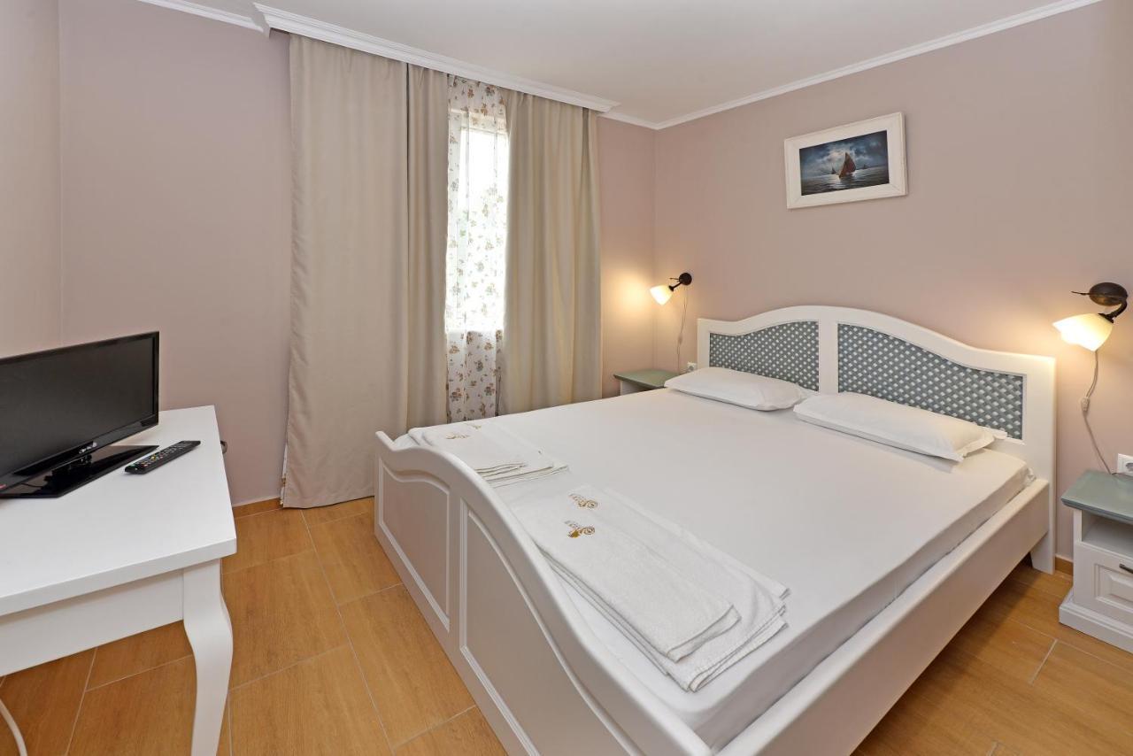Sirena Palace Family Hotel Obzor Exteriör bild