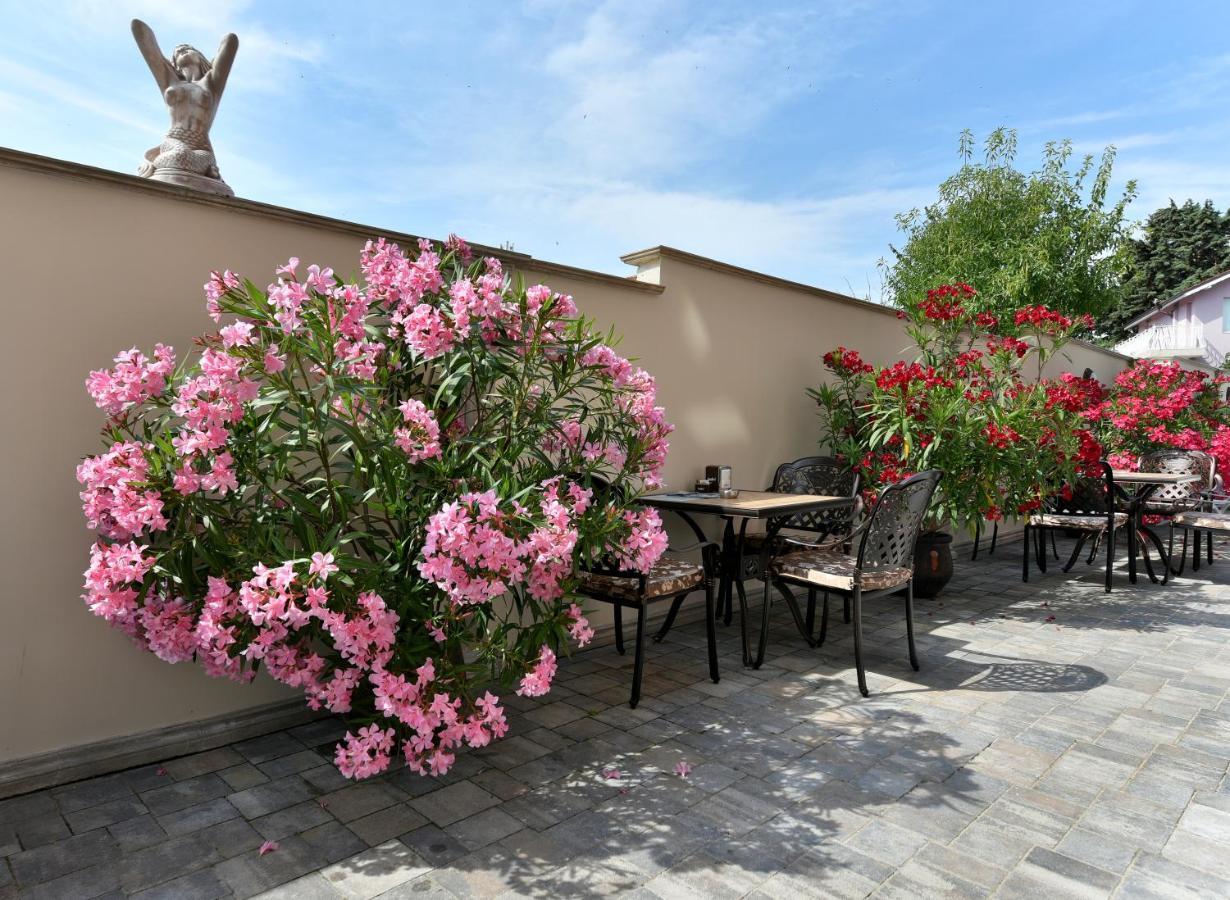 Sirena Palace Family Hotel Obzor Exteriör bild