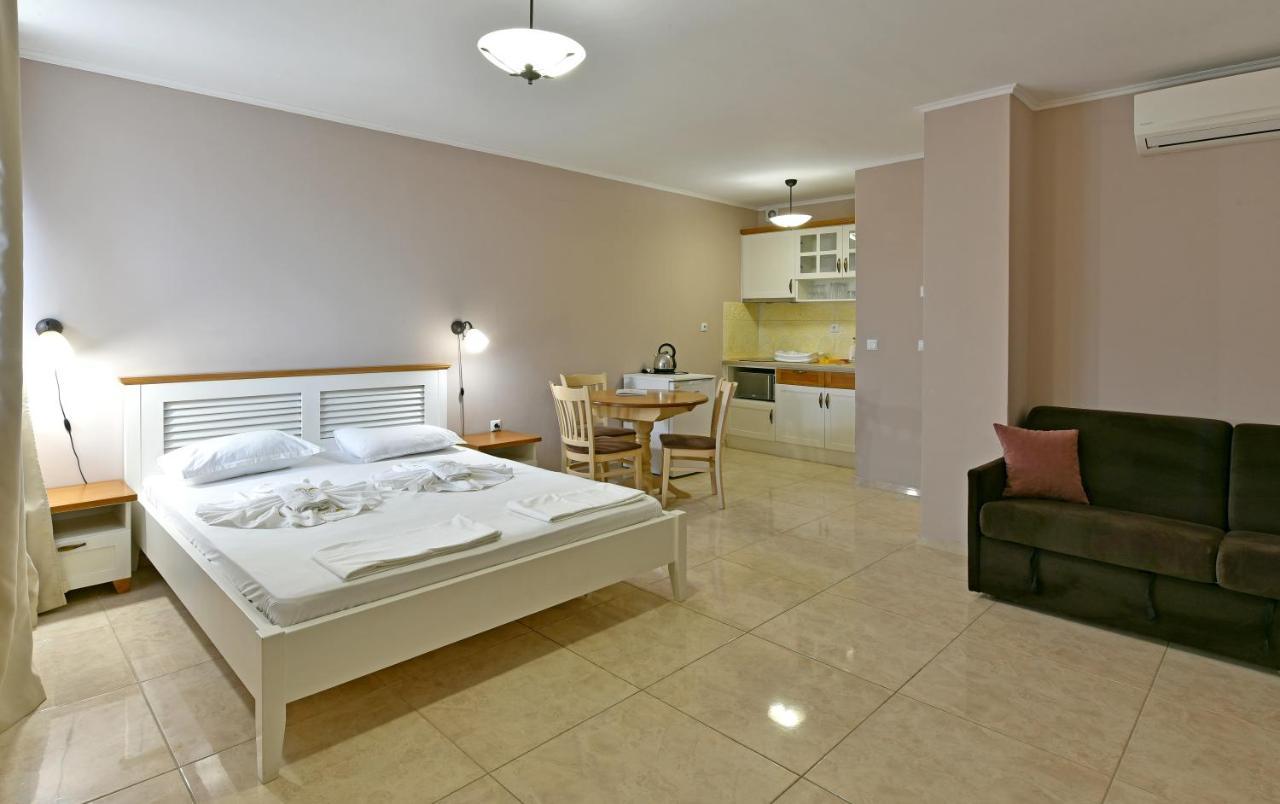 Sirena Palace Family Hotel Obzor Exteriör bild