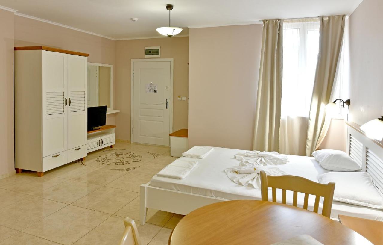 Sirena Palace Family Hotel Obzor Exteriör bild
